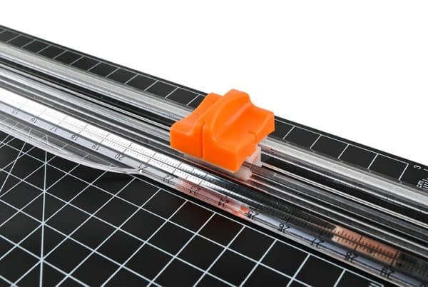 Ujjvédővel ellátott papírvágó gép - A4-es méretig használható (WNDR6074) - Image 4