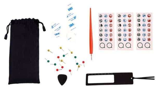 Kaparós világtérkép angol nyelven zászlókkal, kockákkal, táskával – 82 x 59 cm (WNDR23442) - Image 2