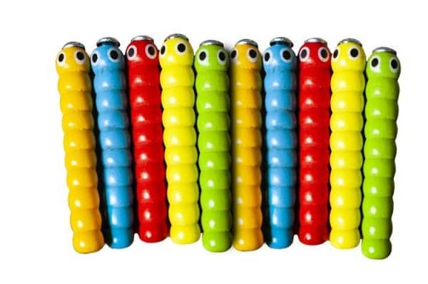 Mágneses kézügyesség fejlesztő játék - halászd ki a kukacot! - kukac figurákkal és eper alakú játék táblával (WNDR22411) - Image 7