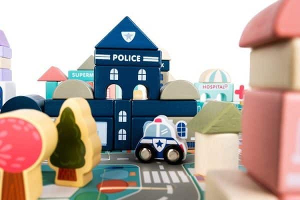 Kreatív fa város építőjáték játszószőnyeggel – 115 darab (WNDR11228) - Image 8