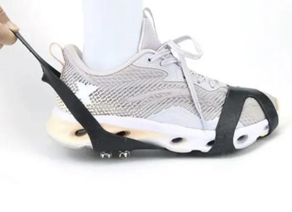 Csúszásgátló, szöges gumitalp-felhúzó – biztonságos téli túrákhoz és jeges terepre (XL 44–47) (WNDR24735) - Image 3