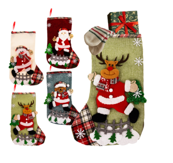 Ruhhy karácsonyi kandalló zokni szett – 4 db díszes mikulás aokni ajándéktartó, ünnepi dekoráció (WNDR26467)