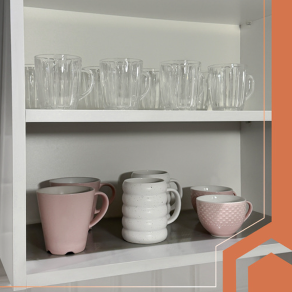 Ruhhy vágható csúszásgátló fiók- és polcbélés – 500×50 cm-es szekrényekhez, konyhába és fürdőbe – szürke (WNDR26866) - Image 3